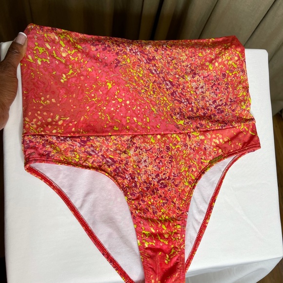 DiNiela High Waisted Bikini - Picture 4 of 11